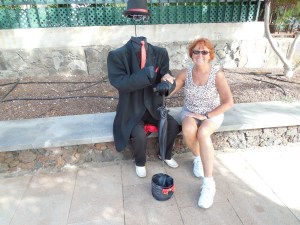 One of the interesting characters along the promenade.