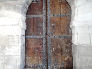 This is said to be the oldest door in Madrid giving entrance to a building that has been inhabited since 1480. 