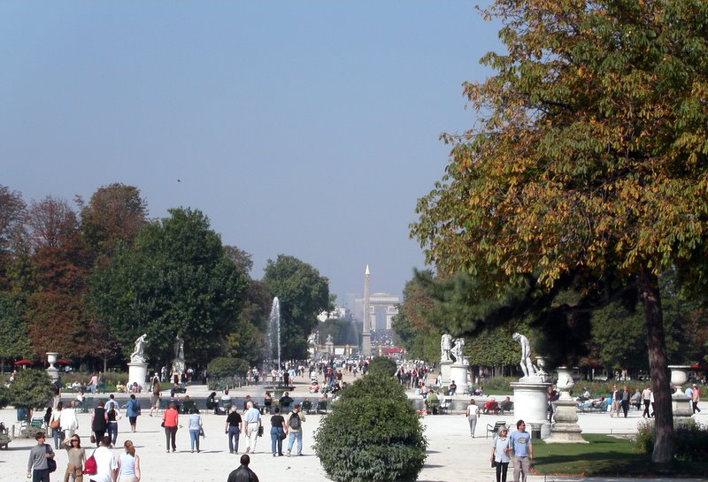 The gate from the Louvre to the Tuileries Garden.
