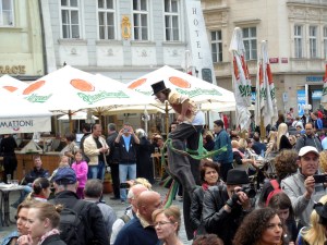 Street performers were everywhere and having as much fun as everyone else.