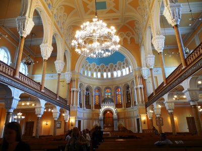 The beautiful sanctuary of the Grand Choral Synagogue