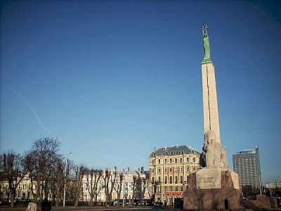 The Freedom Monument stands proud in the center of Riga.